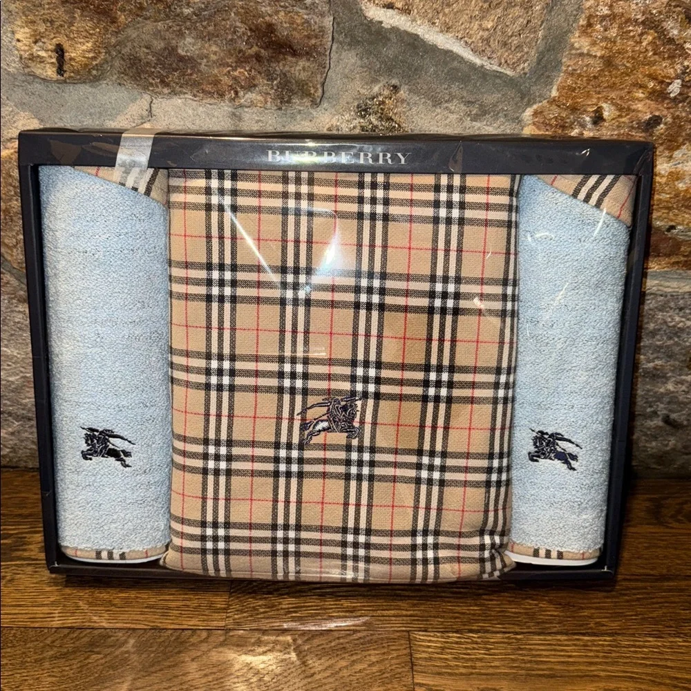 Burberry Beige and Black Plaid Towel Set